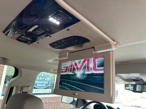 Used 2018 GMC Yukon SLT w/ Open Road Package AWD/4WD image 17
