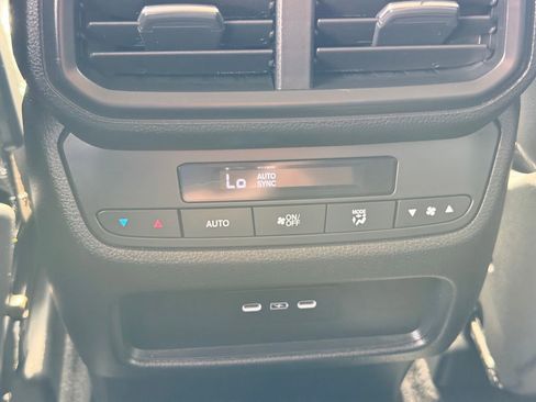 Used 2025 Honda Pilot EX-L image 28