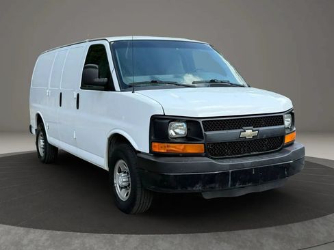 Used 2016 Chevrolet Express 2500 RWD image 3