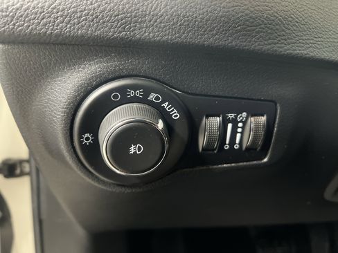 Used 2021 Jeep Compass Latitude image 28