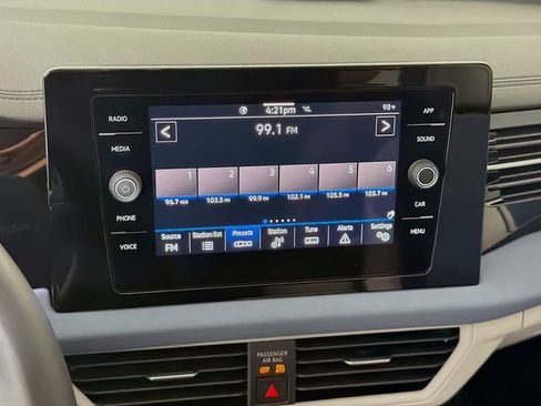 Used 2025 Volkswagen Jetta SE FWD image 15
