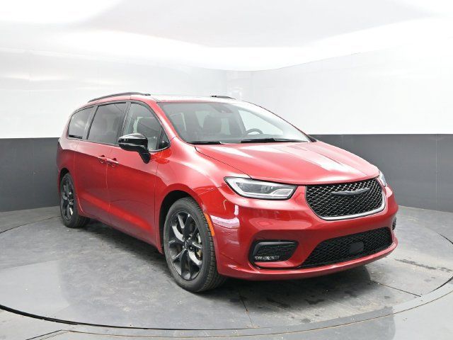 Used 2025 Chrysler Pacifica Limited FWD image 4