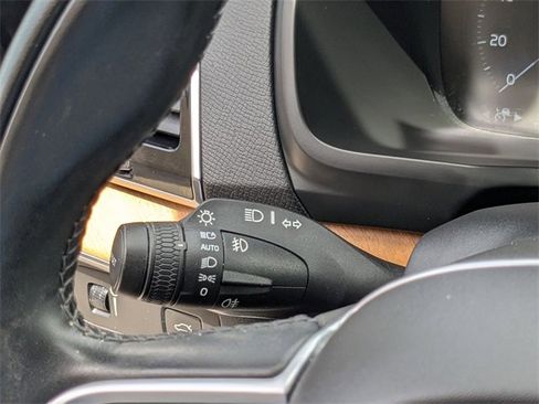 Used 2021 Volvo XC90 T6 Momentum w/ Advanced Package image 14