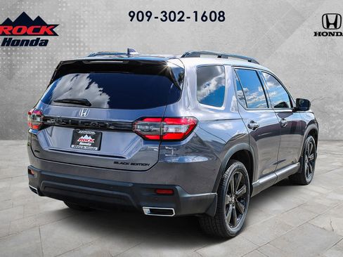 Certified 2025 Honda Pilot Black Edition image 4