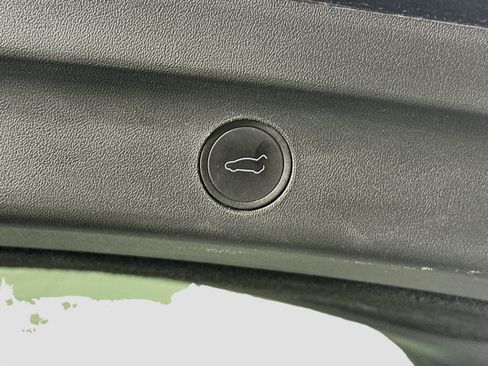 Used 2022 Tesla Model Y Long Range AWD/4WD image 30
