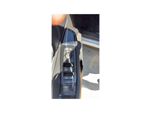 Used 2025 Nissan Rogue SV AWD/4WD image 13