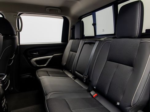 Used 2019 Nissan Titan PRO-4X image 34