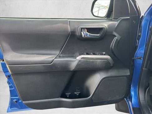 Used 2016 Toyota Tacoma TRD Off-Road w/ Premium & Technology Package image 22