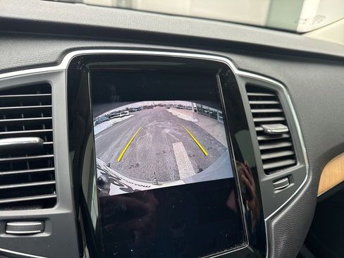 Used 2021 Volvo XC90 T6 Momentum image 15