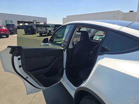 Used 2022 Tesla Model Y Long Range AWD/4WD image 15