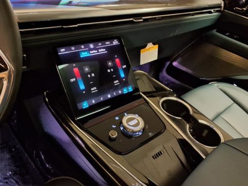 Used 2025 Cadillac Escalade IQ Sport 2 w/ LPO, ONYX Package image 24