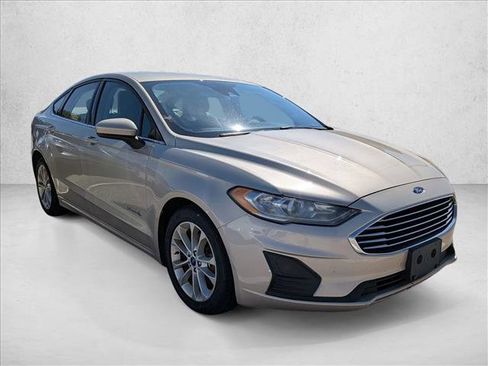 Used 2019 Ford Fusion SE FWD image 3