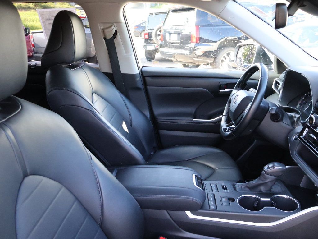 Used 2020 Toyota Highlander XLE AWD/4WD image 8