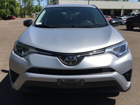 Used 2017 Toyota RAV4 LE AWD/4WD image 9