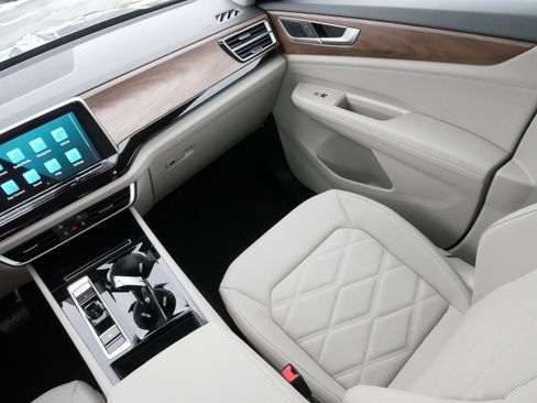 Certified 2025 Volkswagen Atlas SE w/ Panoramic Sunroof Package image 11