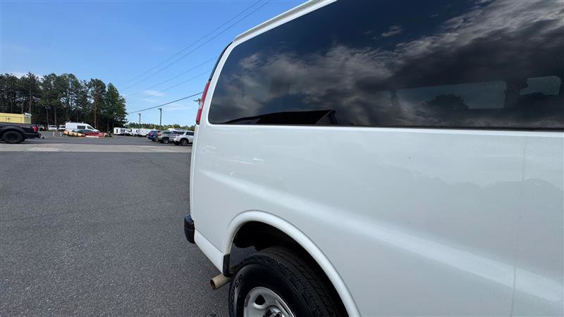 Used 2017 Chevrolet Express 3500 LS RWD image 25