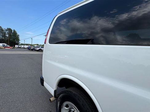 Used 2017 Chevrolet Express 3500 LS RWD image 25