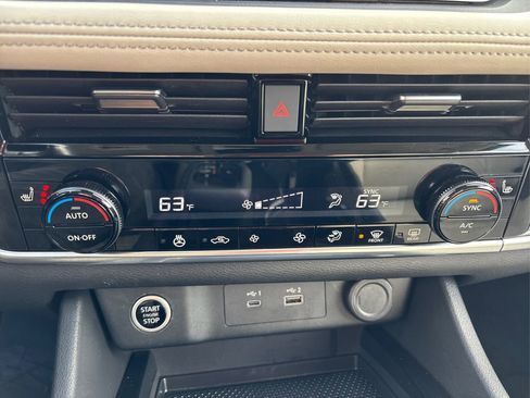 Used 2022 Nissan Rogue SV w/ SV Premium Package image 31