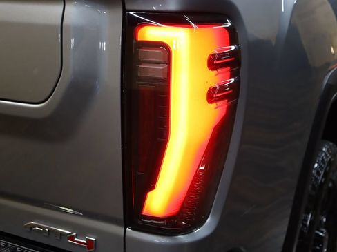 Used 2025 GMC Sierra 2500 AT4 w/ AT4 Preferred Package AWD/4WD image 30