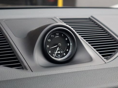 Certified 2025 Porsche Macan image 28