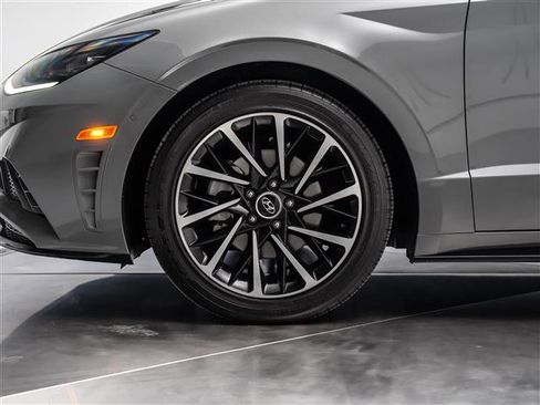 Used 2021 Hyundai Sonata Limited image 13