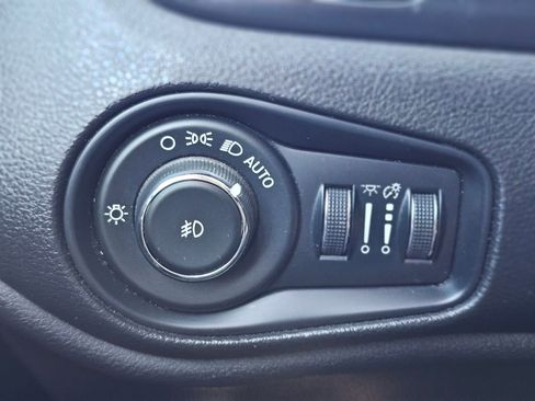 Used 2017 Jeep Renegade Limited FWD image 18