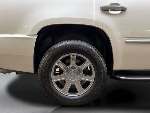 Used 2007 Cadillac Escalade AWD w/ Climate Package image 35