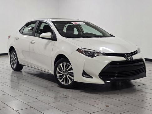 Used 2017 Toyota Corolla XLE image 2