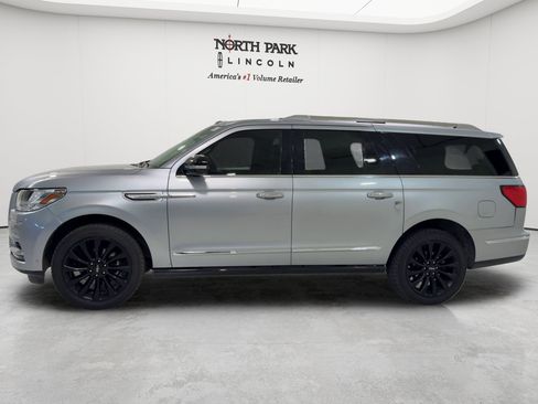 Used 2020 Lincoln Navigator L Reserve RWD image 2