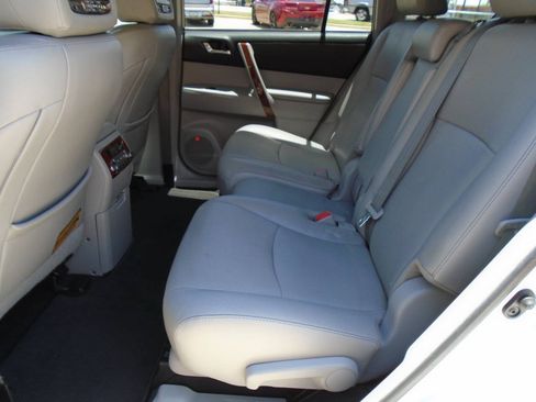 Used 2012 Toyota Highlander Limited w/ Tow Pkg FWD image 10