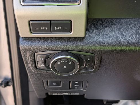 Used 2021 Ford F250 Lariat w/ Lariat Ultimate Package AWD/4WD image 25