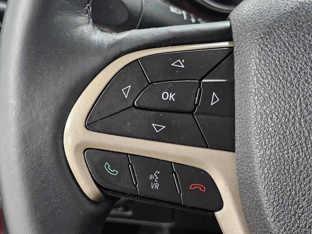 Used 2015 Jeep Cherokee Latitude w/ Comfort/Convenience Group FWD image 34