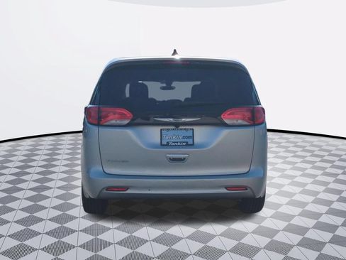 Used 2022 Chrysler Voyager LX FWD image 5