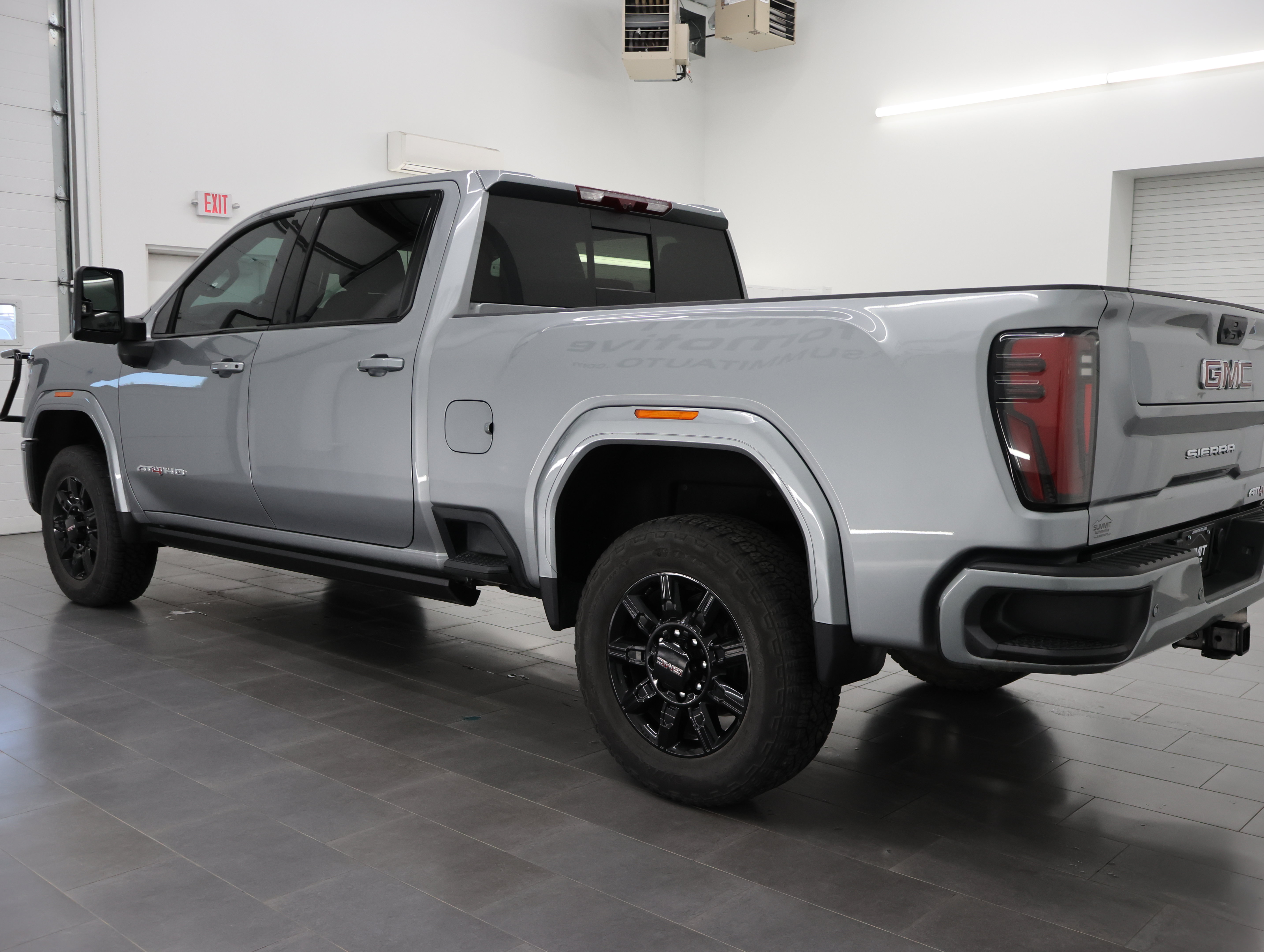Used 2025 GMC Sierra 2500 AT4 w/ AT4 Premium Plus Package AWD/4WD image 6