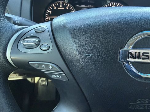 Used 2015 Nissan Pathfinder S image 27