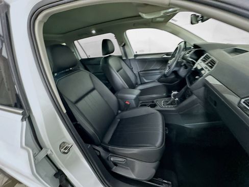 Used 2024 Volkswagen Tiguan SE image 28