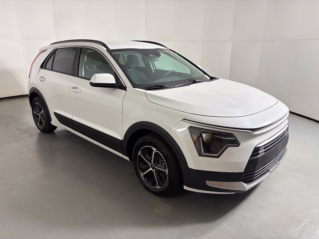 Used 2025 Kia Niro LX FWD image 2