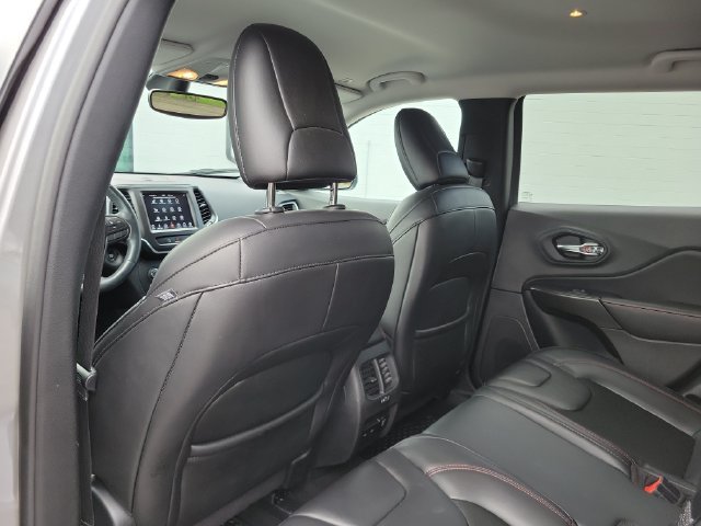 Used 2019 Jeep Cherokee Trailhawk w/ Cold Weather Group AWD/4WD image 22