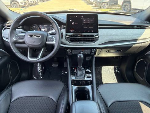 Used 2024 Jeep Compass Latitude AWD/4WD image 19