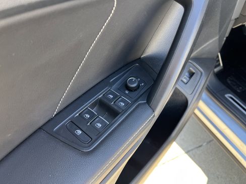 Used 2023 Volkswagen Tiguan SE R-Line image 14