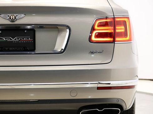 Used 2020 Bentley Bentayga Plug-In Hybrid image 73