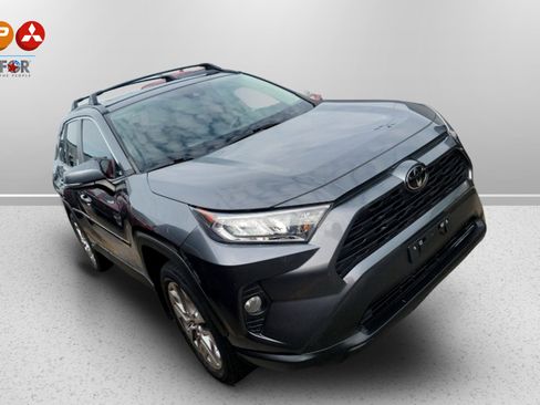 Used 2021 Toyota RAV4 XLE Premium image 2