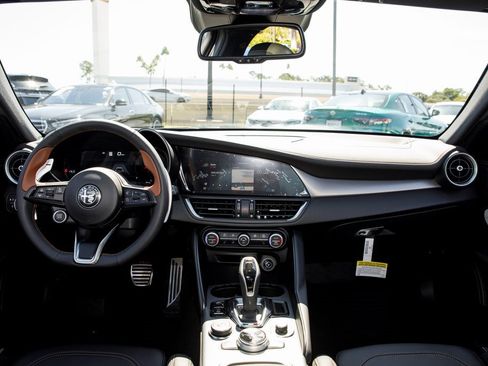 New 2025 Alfa Romeo Giulia w/ Driving Assist Package image 33