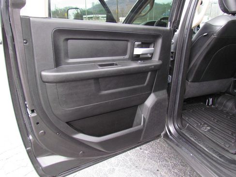 Used 2019 RAM 3500 Tradesman w/ Chrome Appearance Group image 12