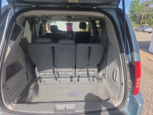 Used 2010 Chrysler Town & Country Touring FWD image 18