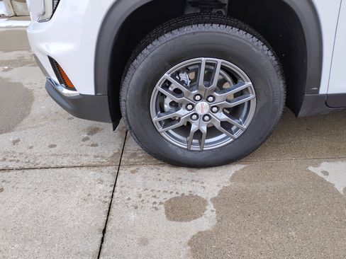 Used 2025 GMC Acadia Elevation image 23