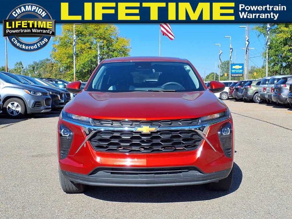 Used 2024 Chevrolet Trax LS w/ LS Convenience Package FWD image 2