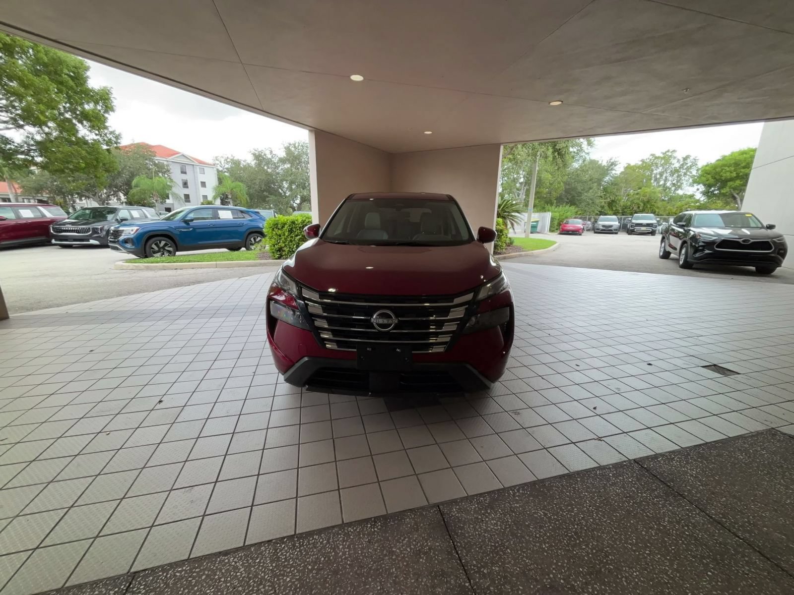 Used 2025 Nissan Rogue SV AWD/4WD image 4