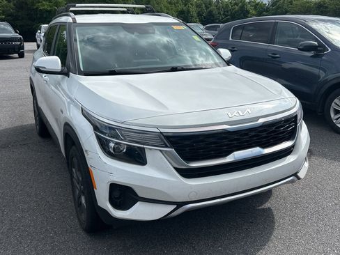 Certified 2023 Kia Seltos S w/ Navigation Package AWD/4WD image 2