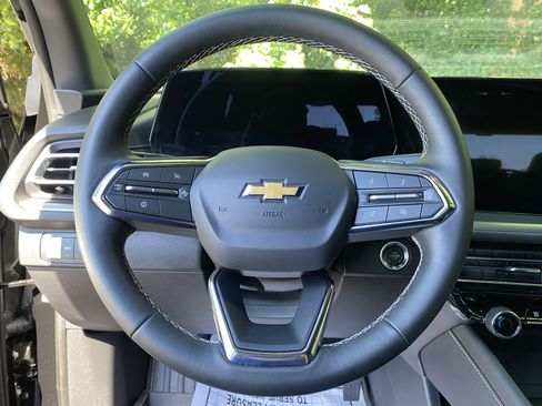 Used 2026 Chevrolet Traverse LT w/ Sun and Wheel Package FWD image 18